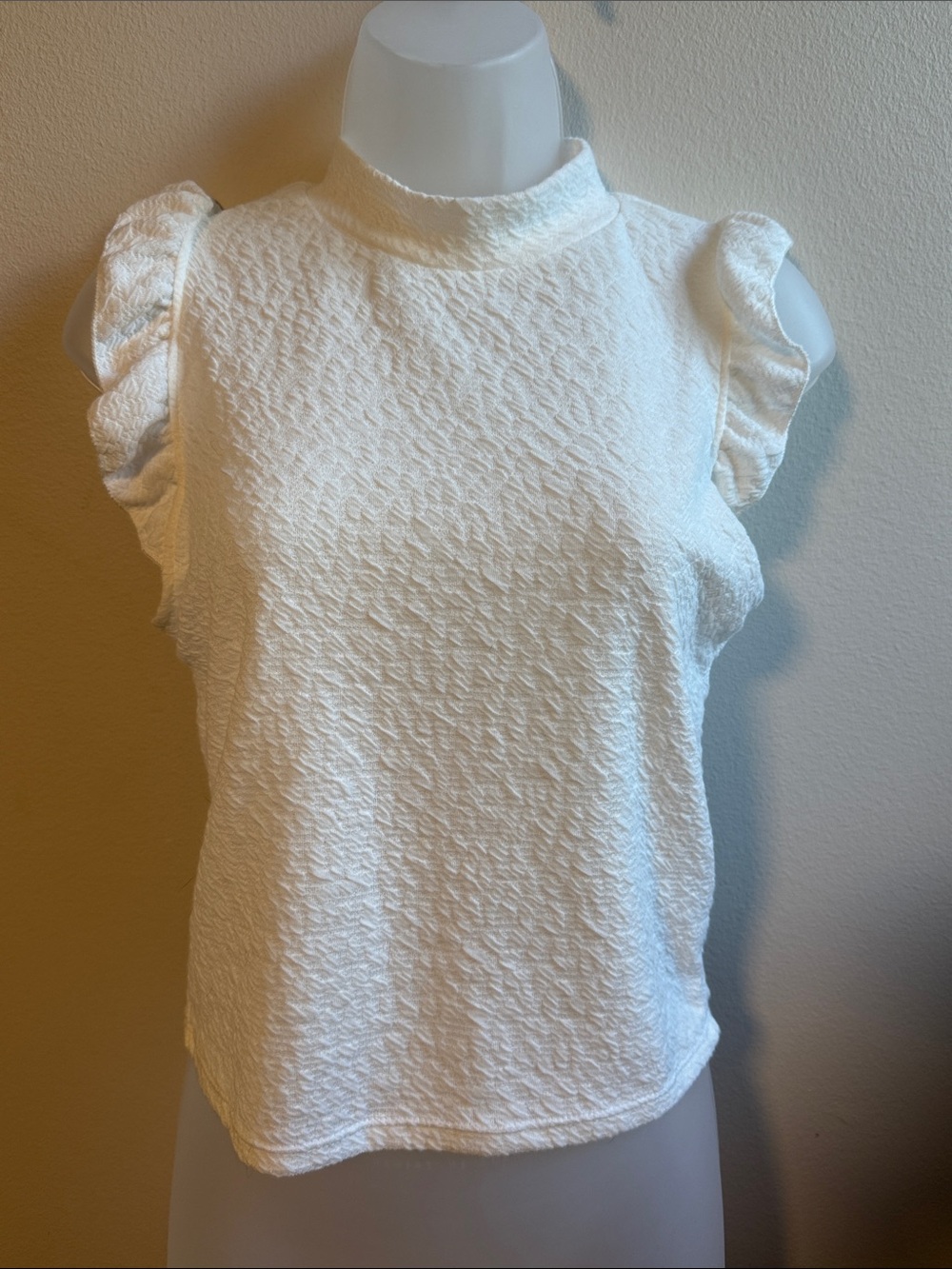 Caution to the Wind Textured White Mock Neck Ruffle Sleeve Top Size Medium